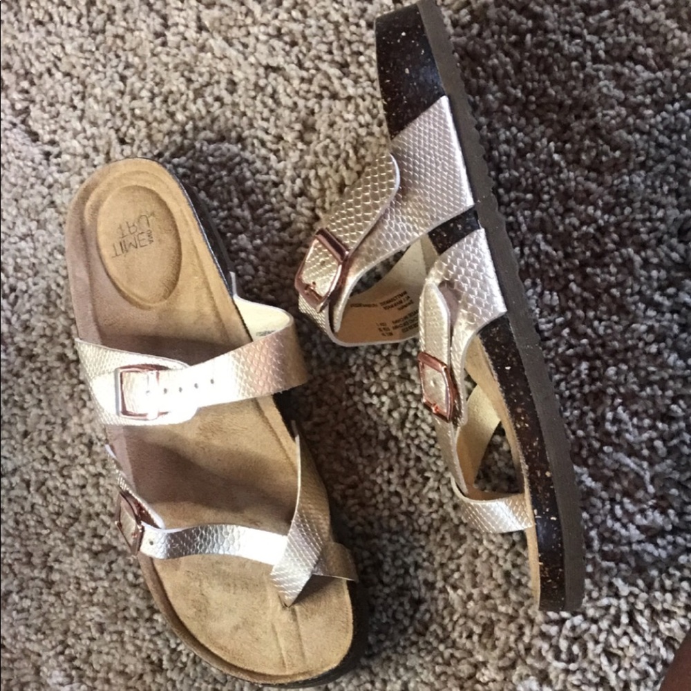 Sandals - Picture 2 of 2